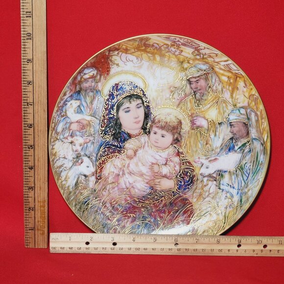 Adoration of the Shepherds Edna Hibel Christmas Plate 1988 Edwin M Knowles Mary - Picture 8 of 11